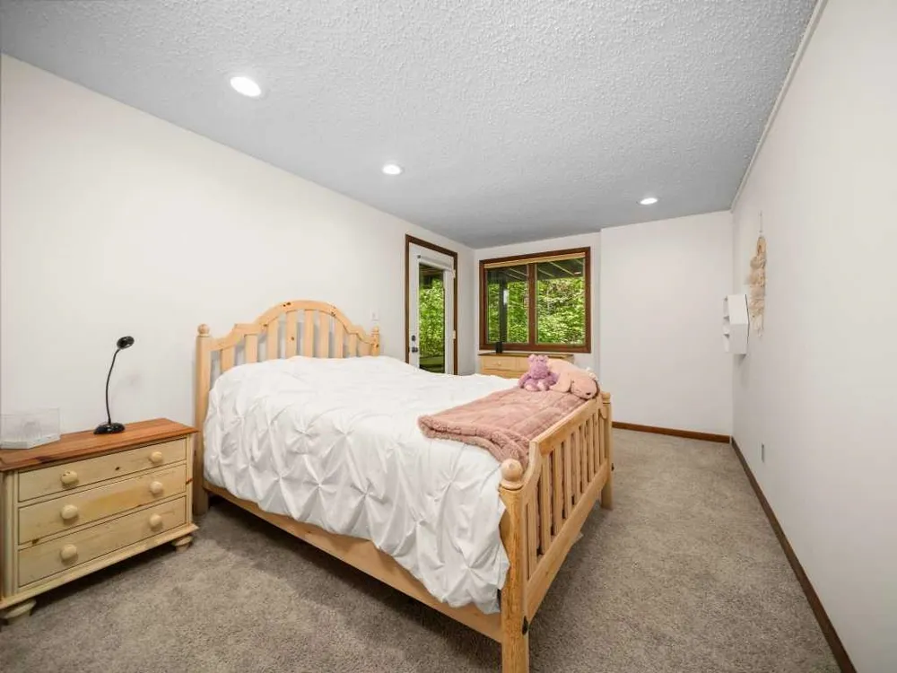 7211 Logan Lane Peninsula Township, MI 49686