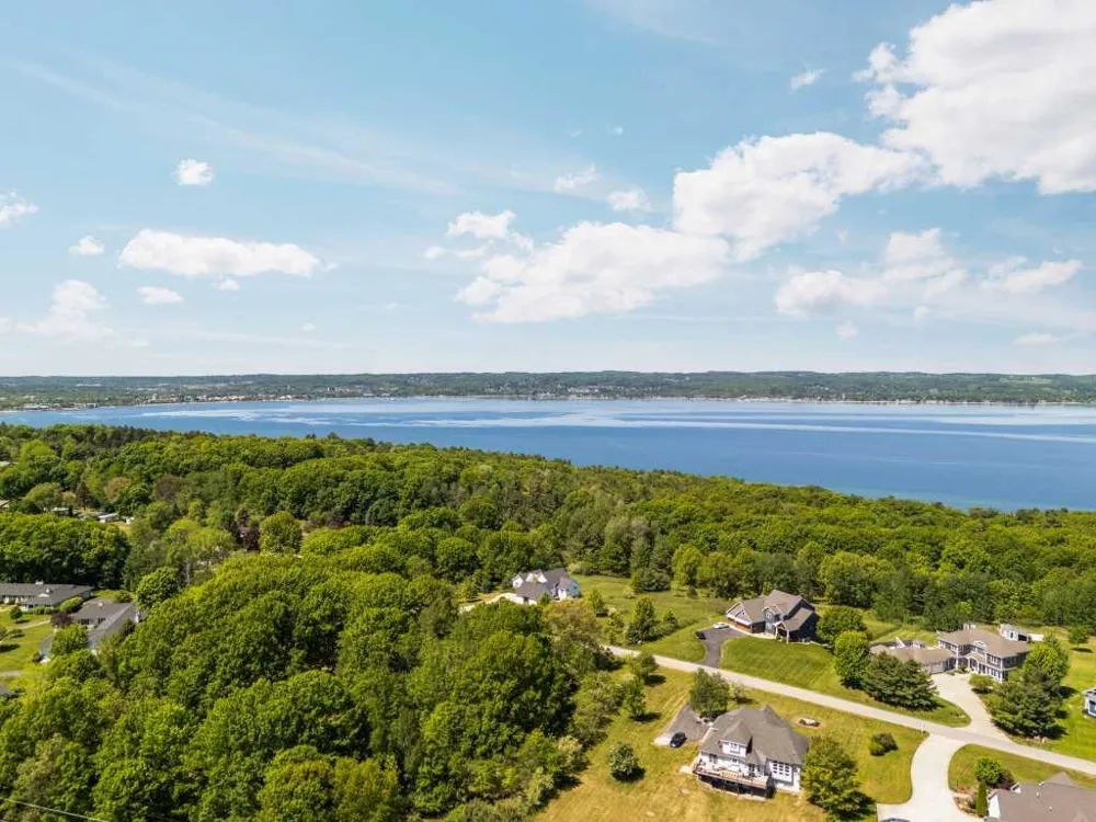 7211 Logan Lane Peninsula Township, MI 49686