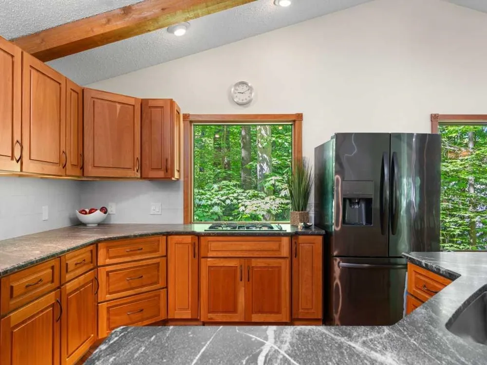 7211 Logan Lane Peninsula Township, MI 49686