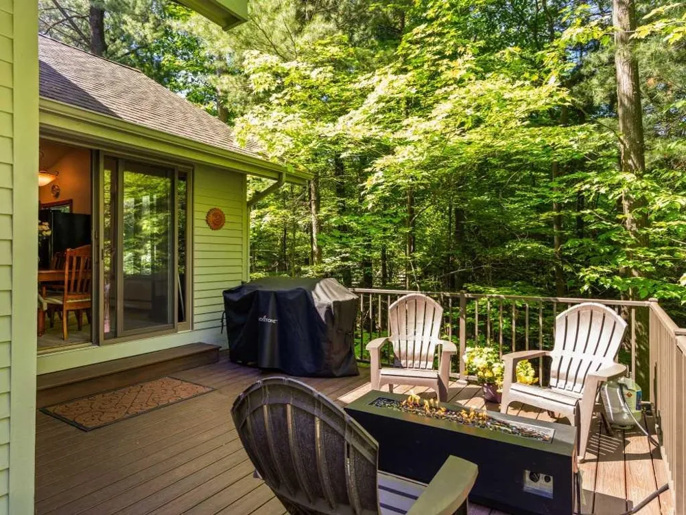 7211 Logan Lane Peninsula Township, MI 49686