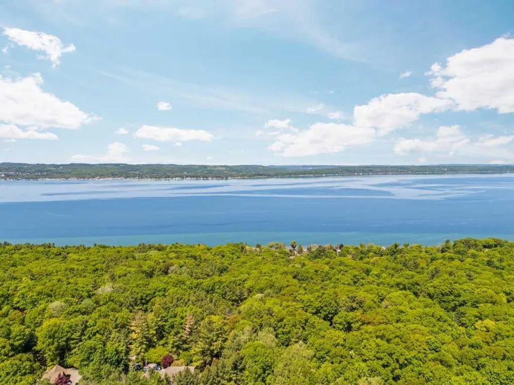 7211 Logan Lane Peninsula Township, MI 49686