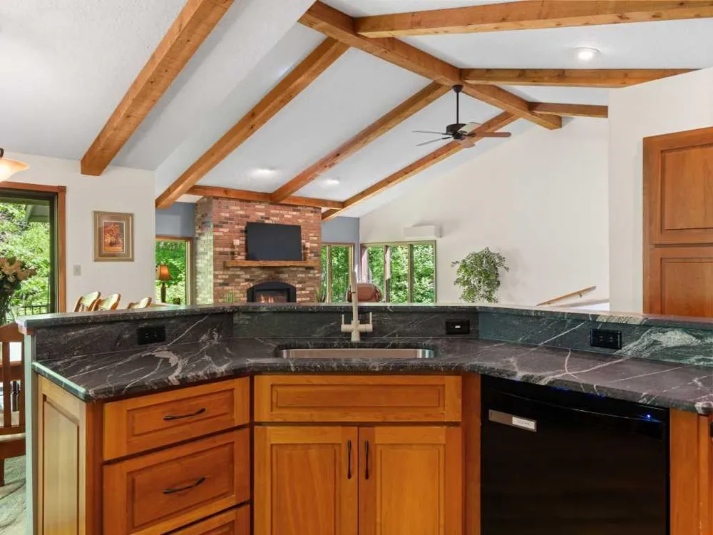 7211 Logan Lane Peninsula Township, MI 49686