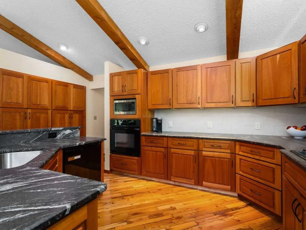 7211 Logan Lane Peninsula Township, MI 49686