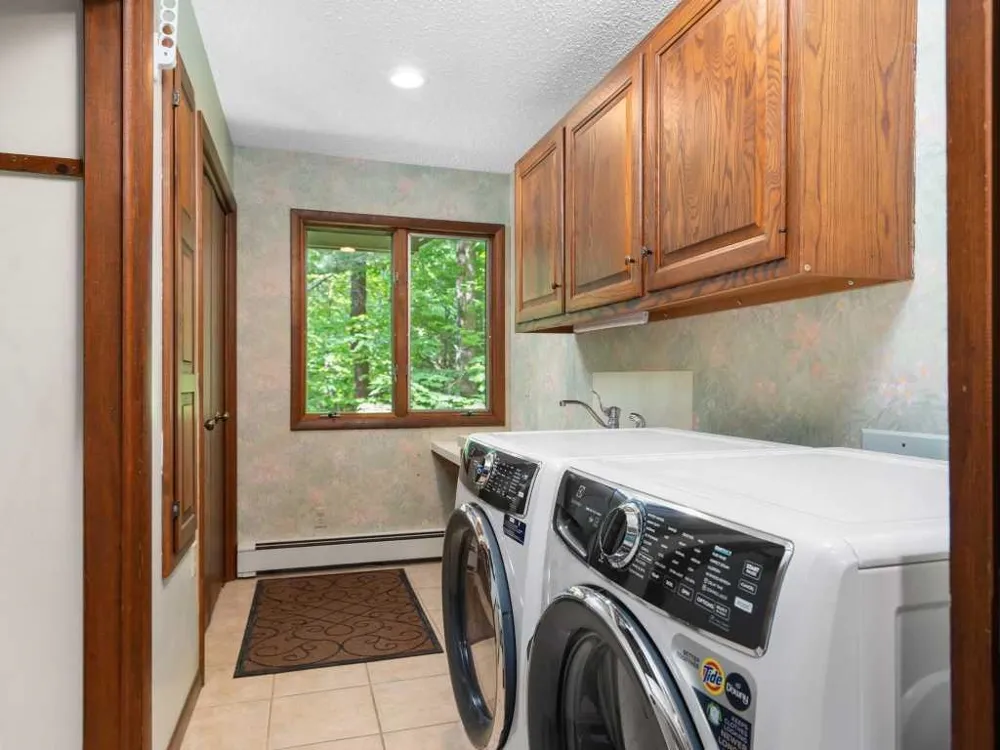 7211 Logan Lane Peninsula Township, MI 49686