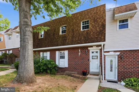 736 VILLAGE LANE