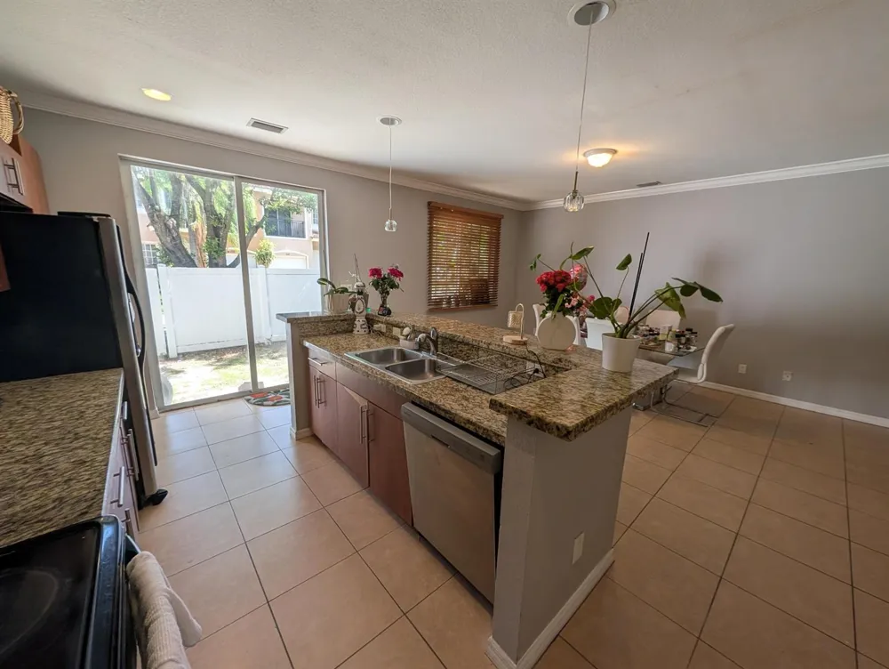 238 SE 2ND AVENUE Hallandale Beach, FL 33009