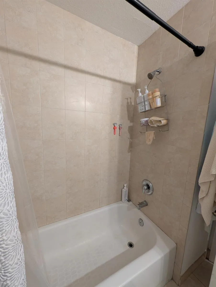 238 SE 2ND AVENUE Hallandale Beach, FL 33009