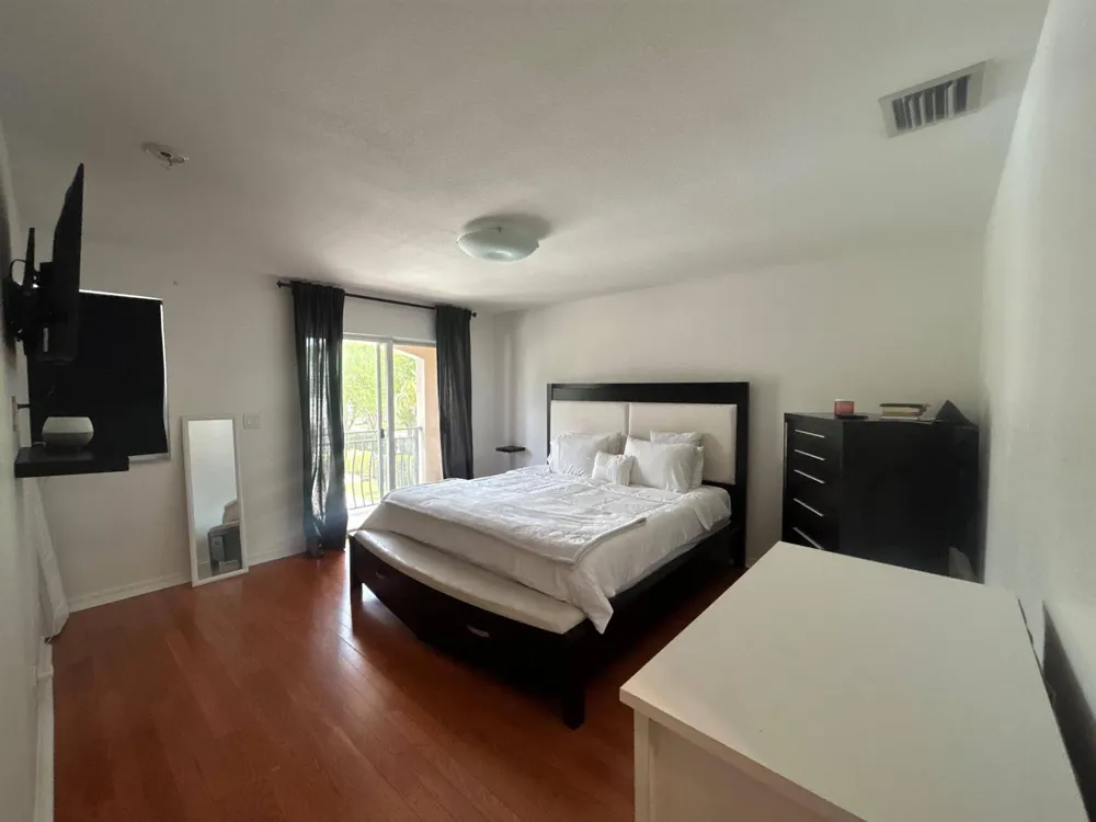 238 SE 2ND AVENUE Hallandale Beach, FL 33009