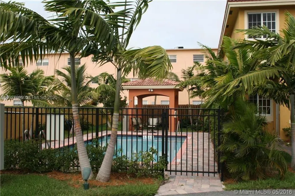 238 SE 2ND AVENUE Hallandale Beach, FL 33009