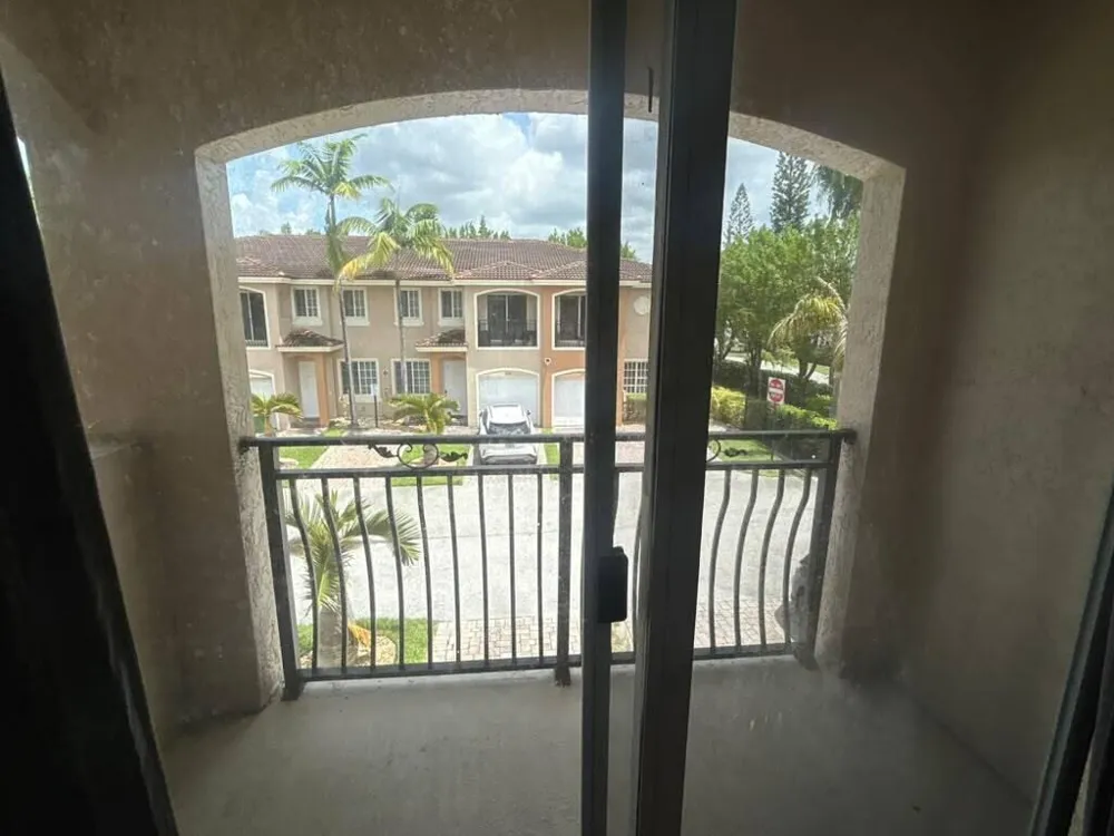 238 SE 2ND AVENUE Hallandale Beach, FL 33009