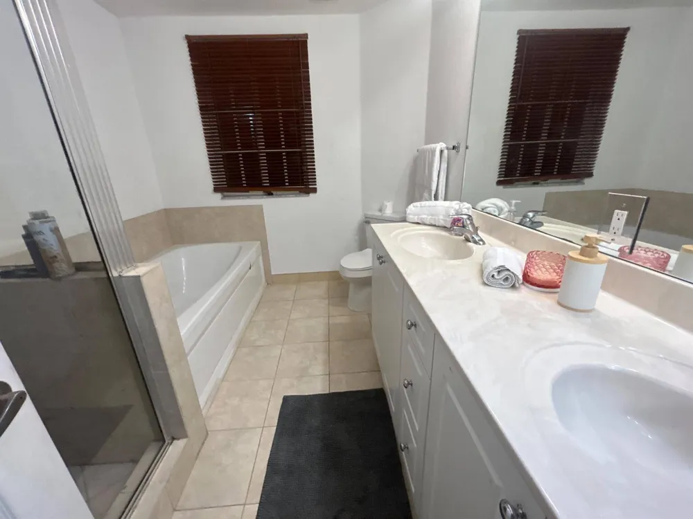 238 SE 2ND AVENUE Hallandale Beach, FL 33009