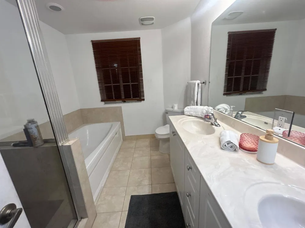238 SE 2ND AVENUE Hallandale Beach, FL 33009