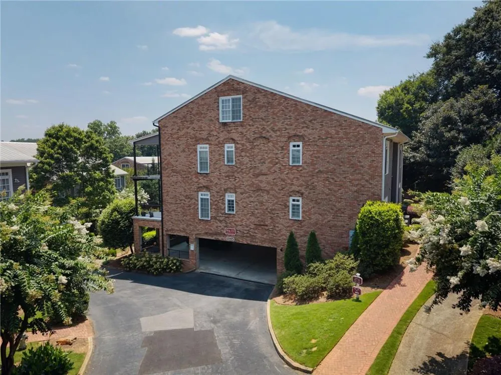 210 Creek View Lane #201 Roswell, GA 30075