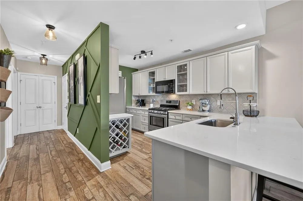 210 Creek View Lane #201 Roswell, GA 30075