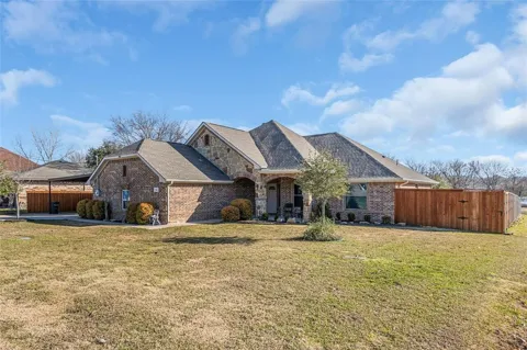 563 Lakeside Drive