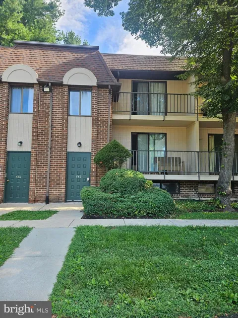 742 PUTNAM BOULEVARD