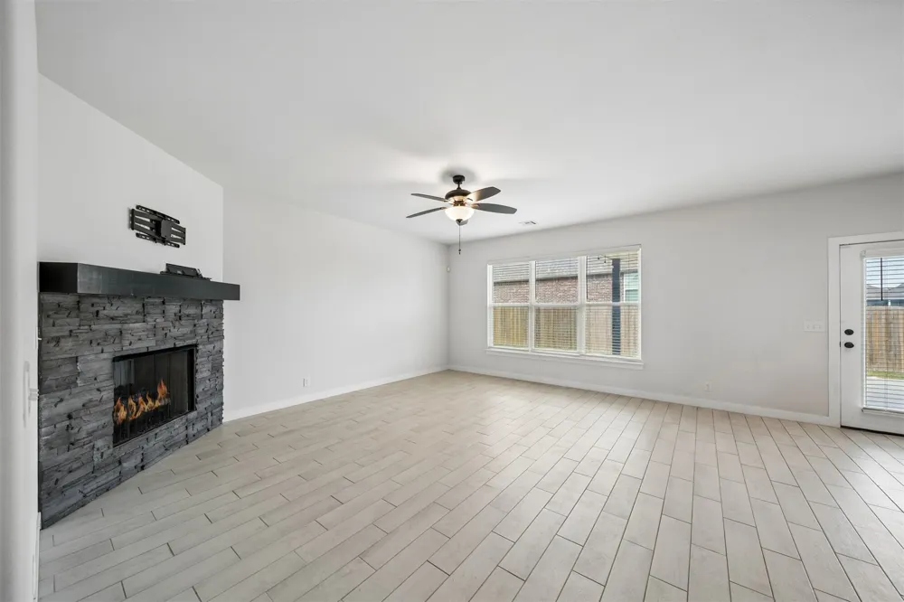 11806 131 EastAvenue Collinsville, OK 74021