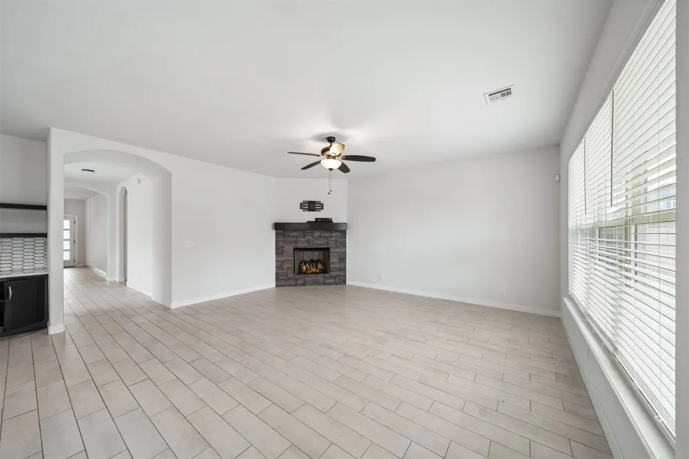 11806 131 EastAvenue Collinsville, OK 74021
