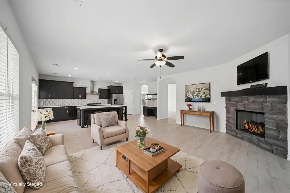 11806 131 EastAvenue Collinsville, OK 74021