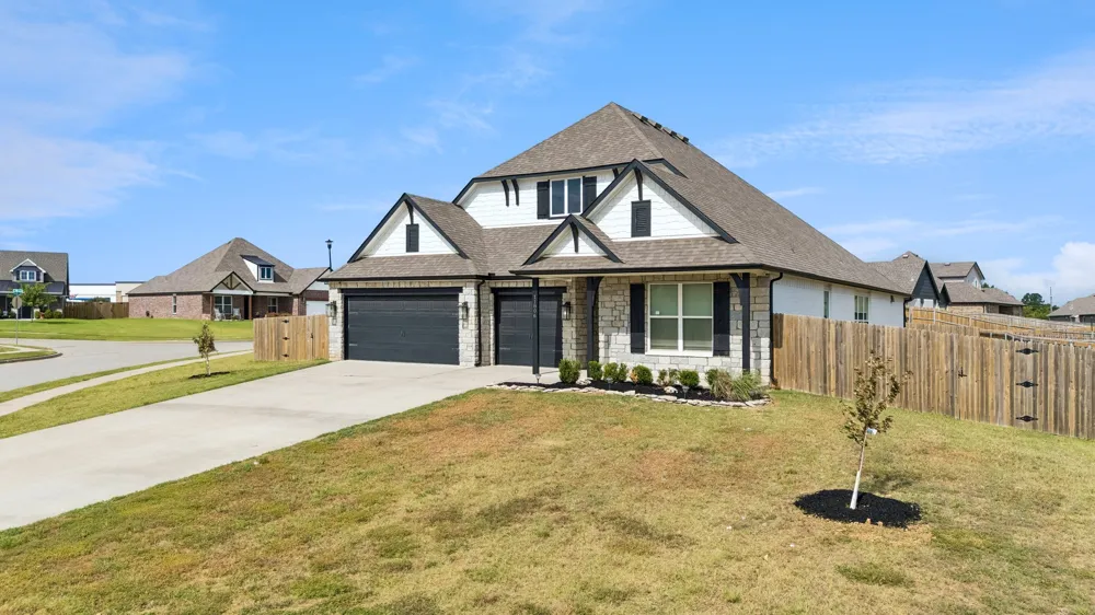 11806 131 EastAvenue Collinsville, OK 74021