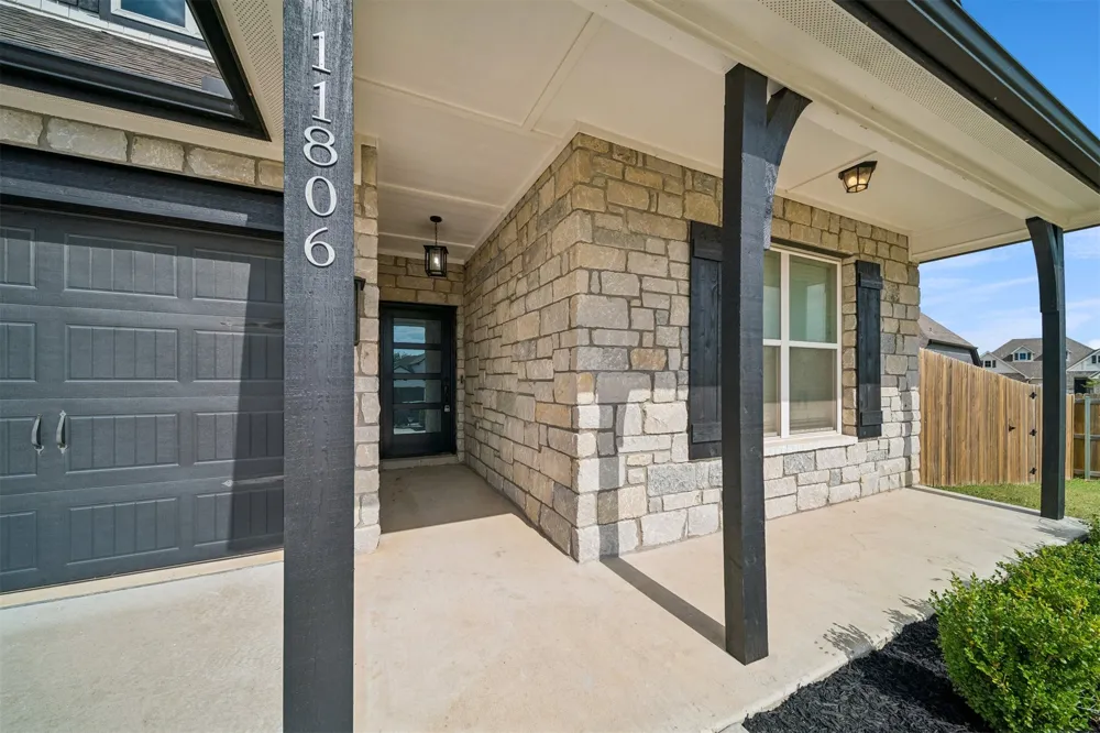 11806 131 EastAvenue Collinsville, OK 74021