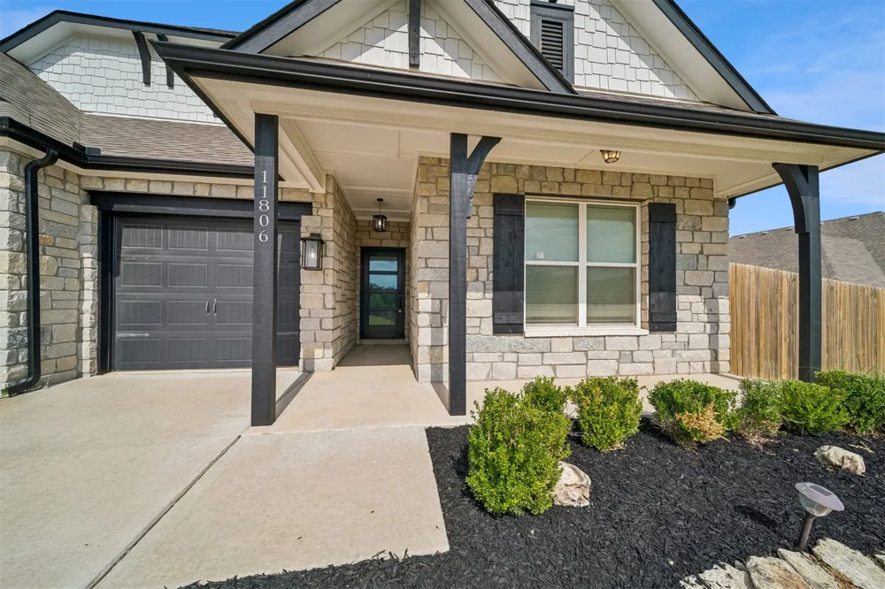 11806 131 EastAvenue Collinsville, OK 74021