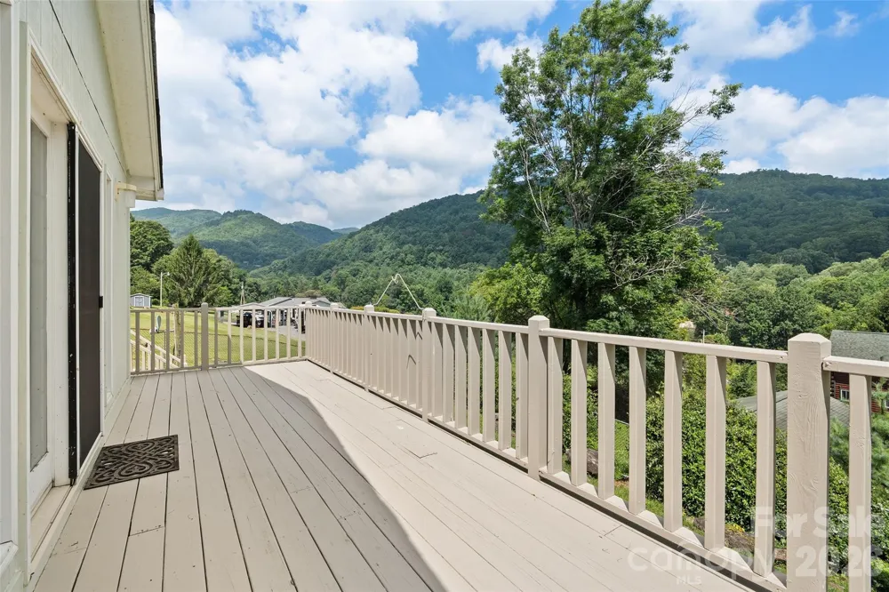 30 Hillcrest Road Maggie Valley, NC 28751