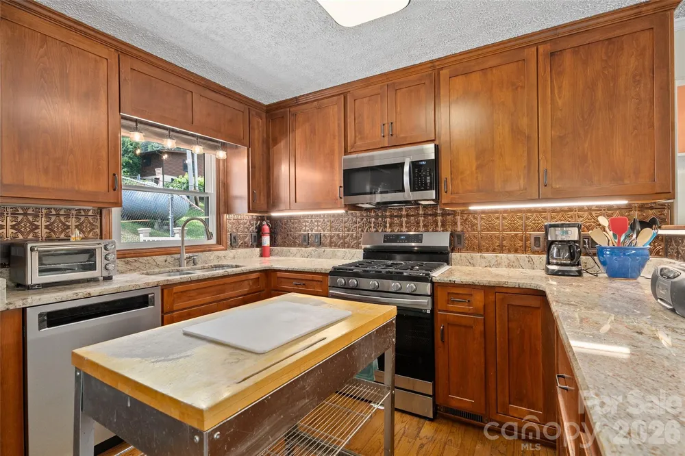 30 Hillcrest Road Maggie Valley, NC 28751