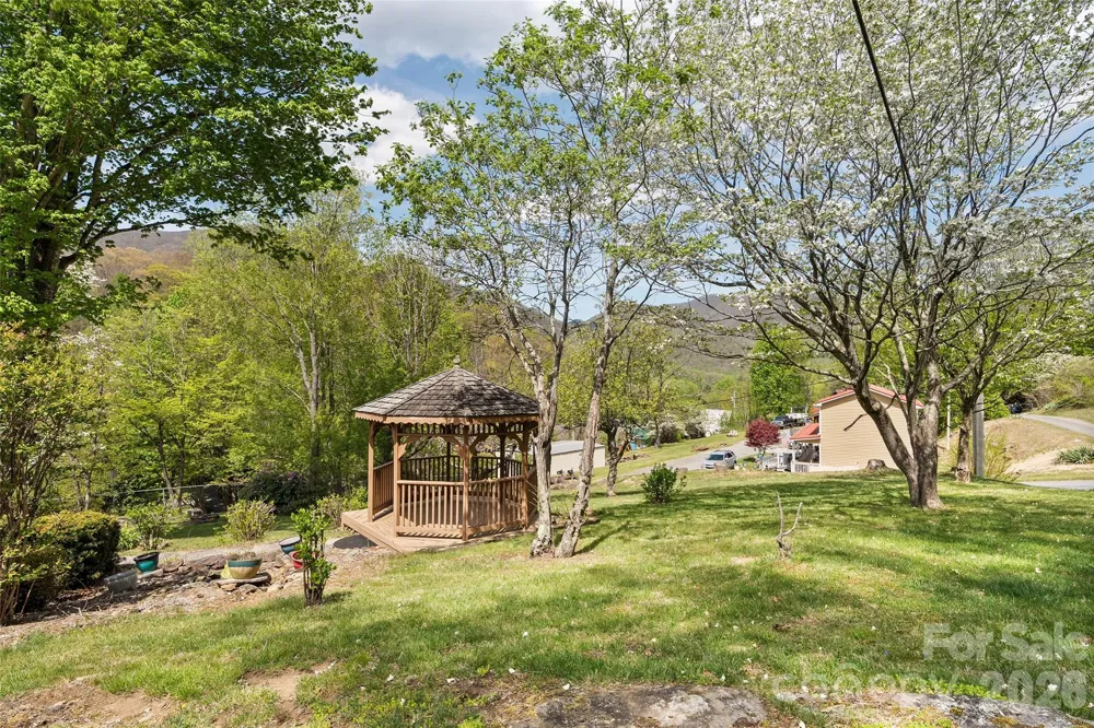 30 Hillcrest Road Maggie Valley, NC 28751