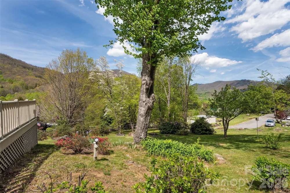 30 Hillcrest Road Maggie Valley, NC 28751