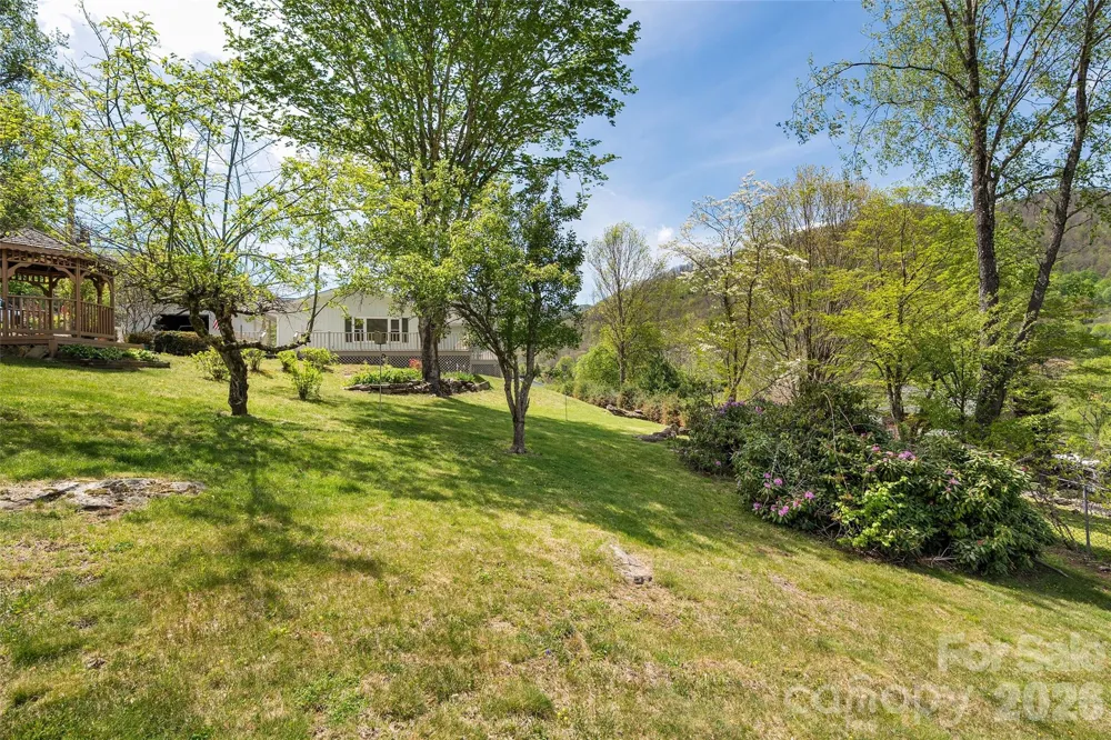 30 Hillcrest Road Maggie Valley, NC 28751