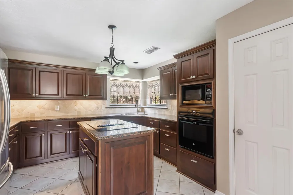 26342 Hill And Dale Avenue Splendora, TX 77372