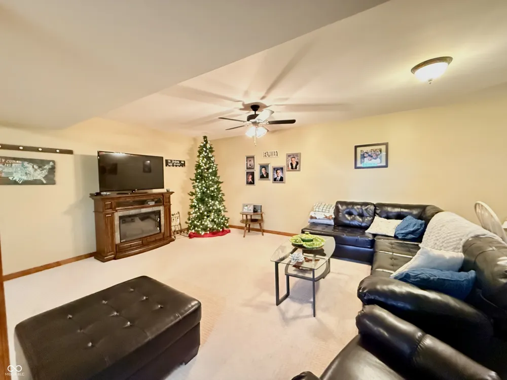 201 Janeway Drive Veedersburg, IN 47987