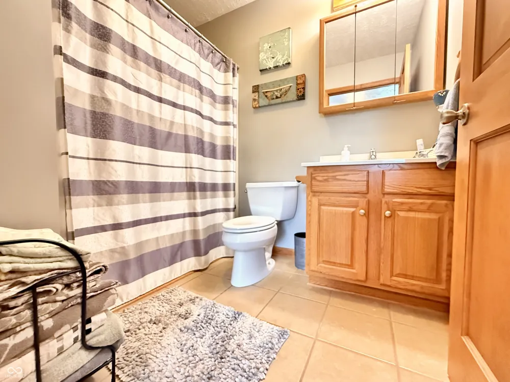 201 Janeway Drive Veedersburg, IN 47987