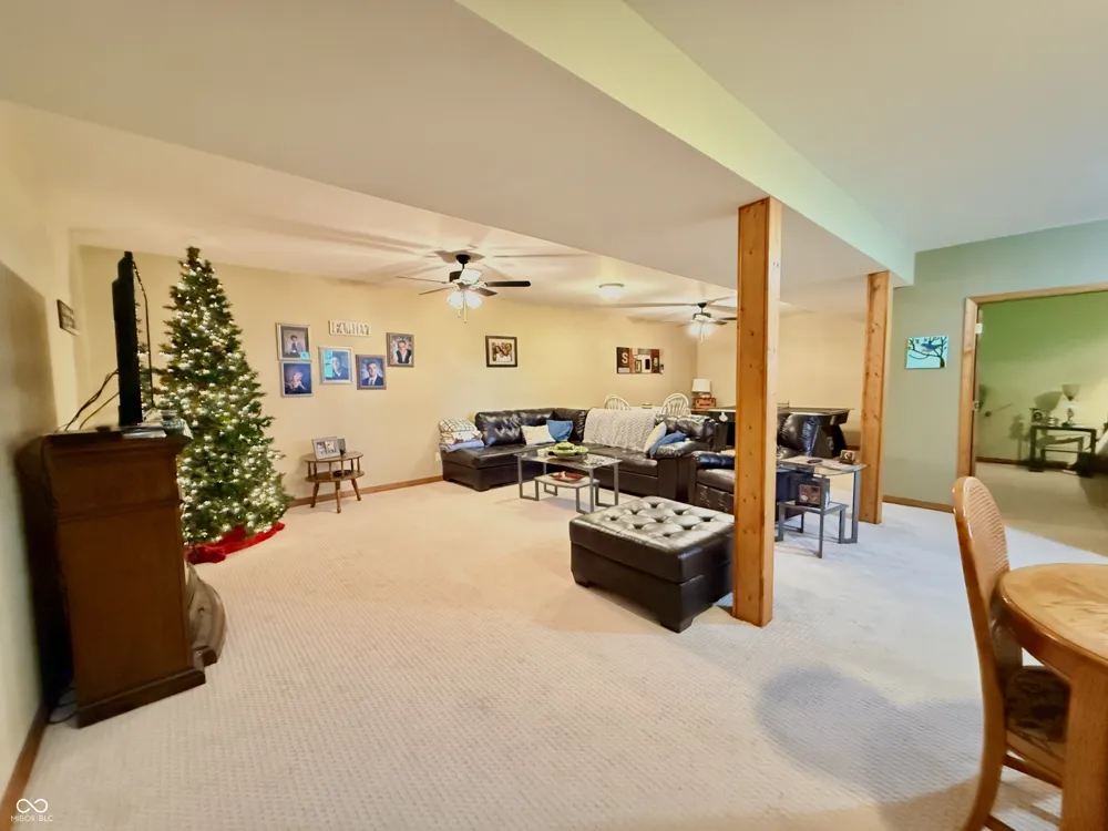201 Janeway Drive Veedersburg, IN 47987