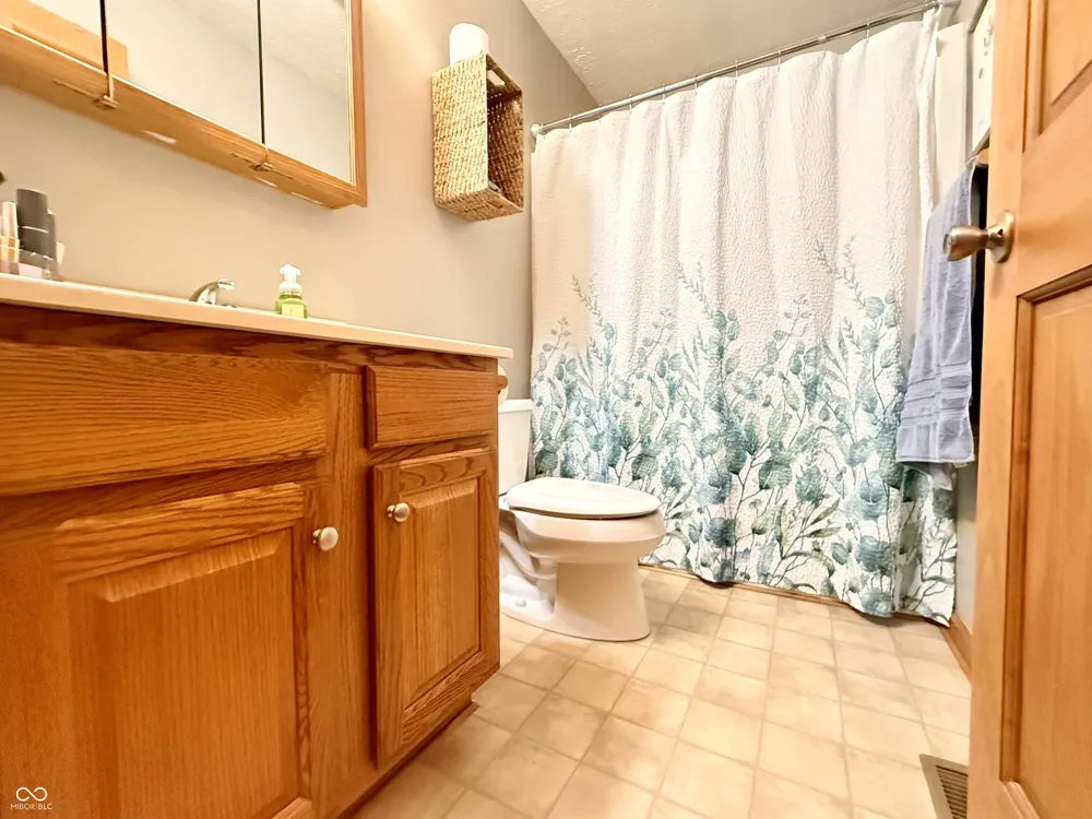 201 Janeway Drive Veedersburg, IN 47987