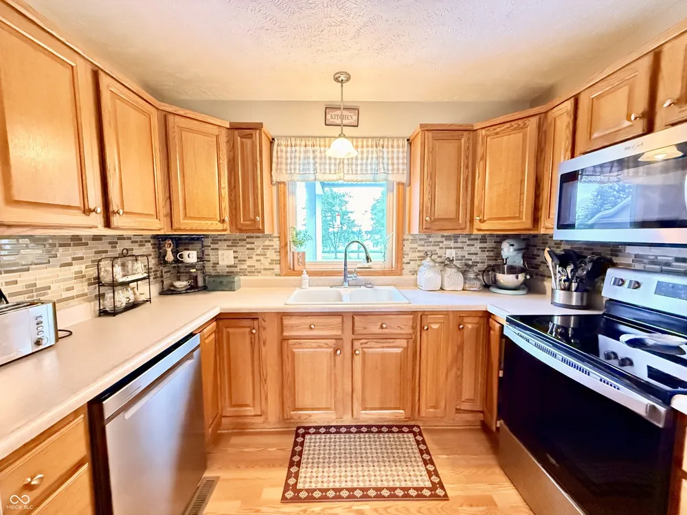 201 Janeway Drive Veedersburg, IN 47987