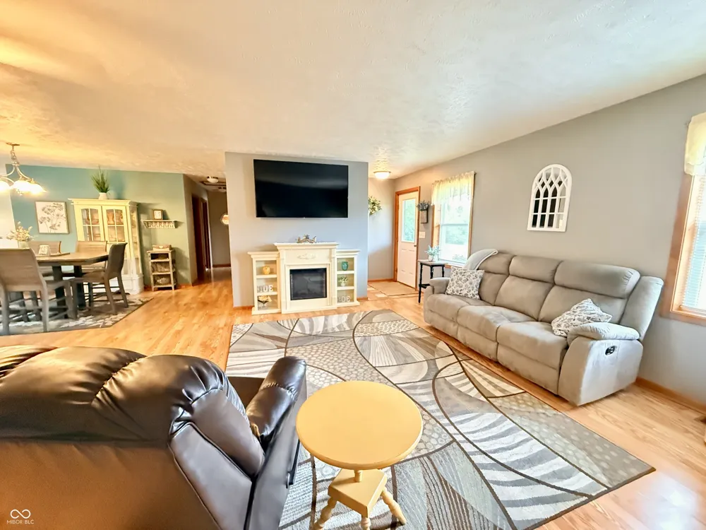 201 Janeway Drive Veedersburg, IN 47987