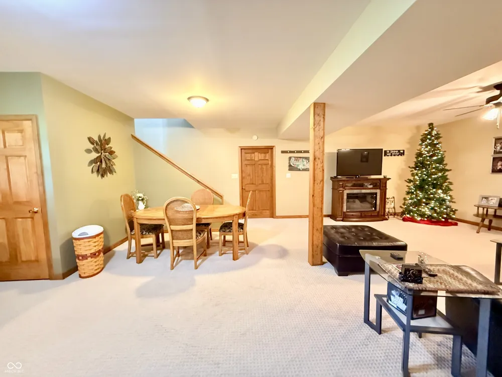 201 Janeway Drive Veedersburg, IN 47987