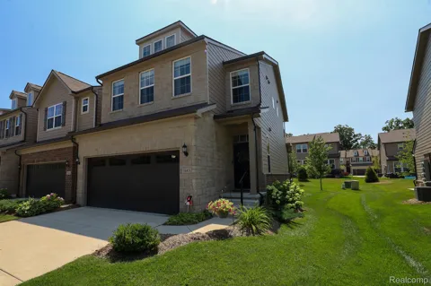 1983 Addison Circle