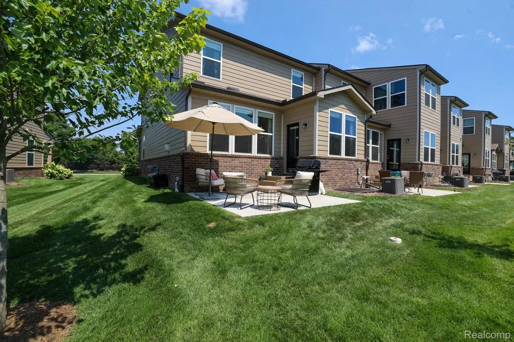 1983 Addison Circle Commerce Charter Township, MI 48390