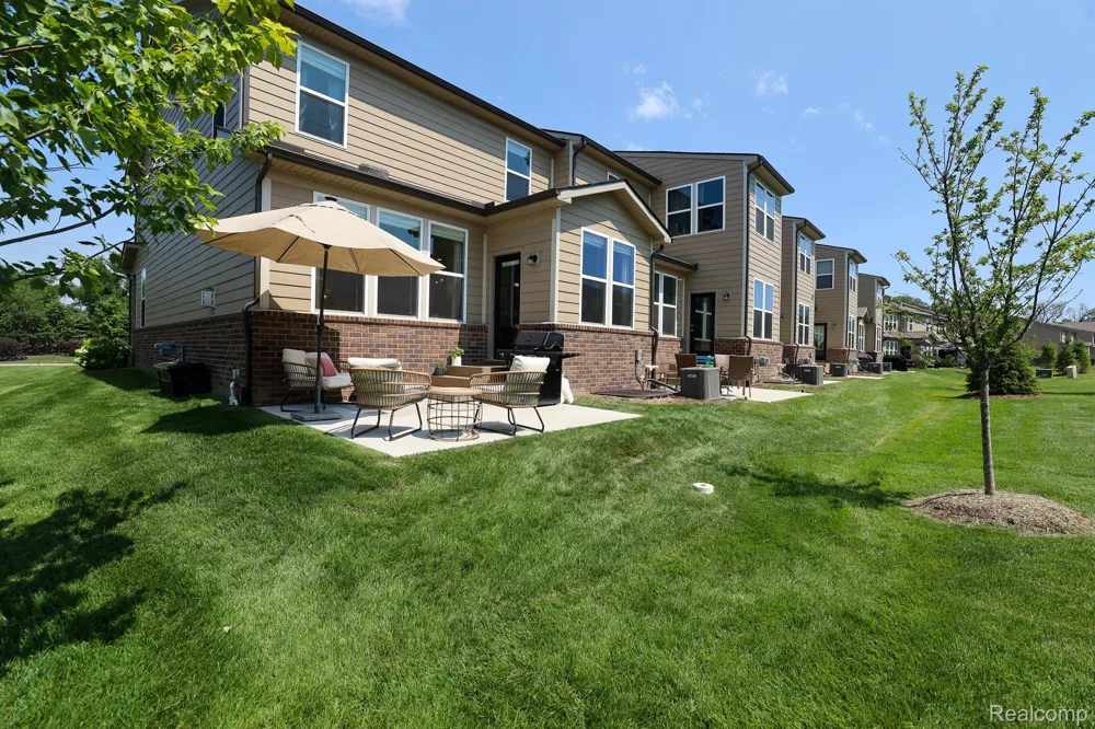 1983 Addison Circle Commerce Charter Township, MI 48390
