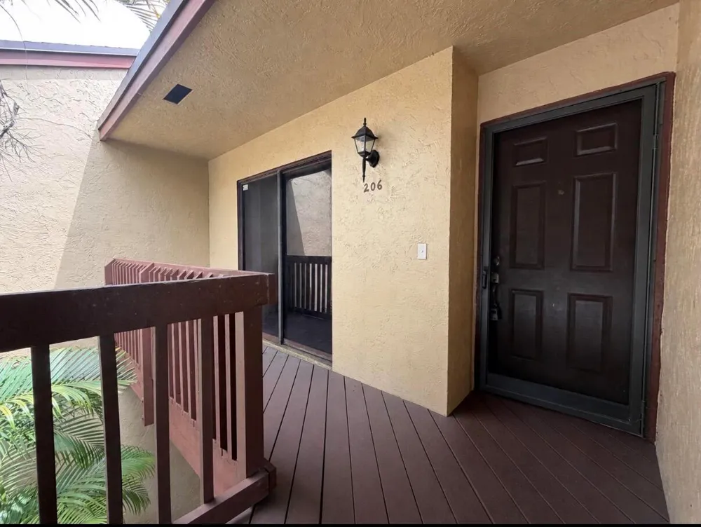 206 Lakeview Drive E Royal Palm Beach, FL 33411