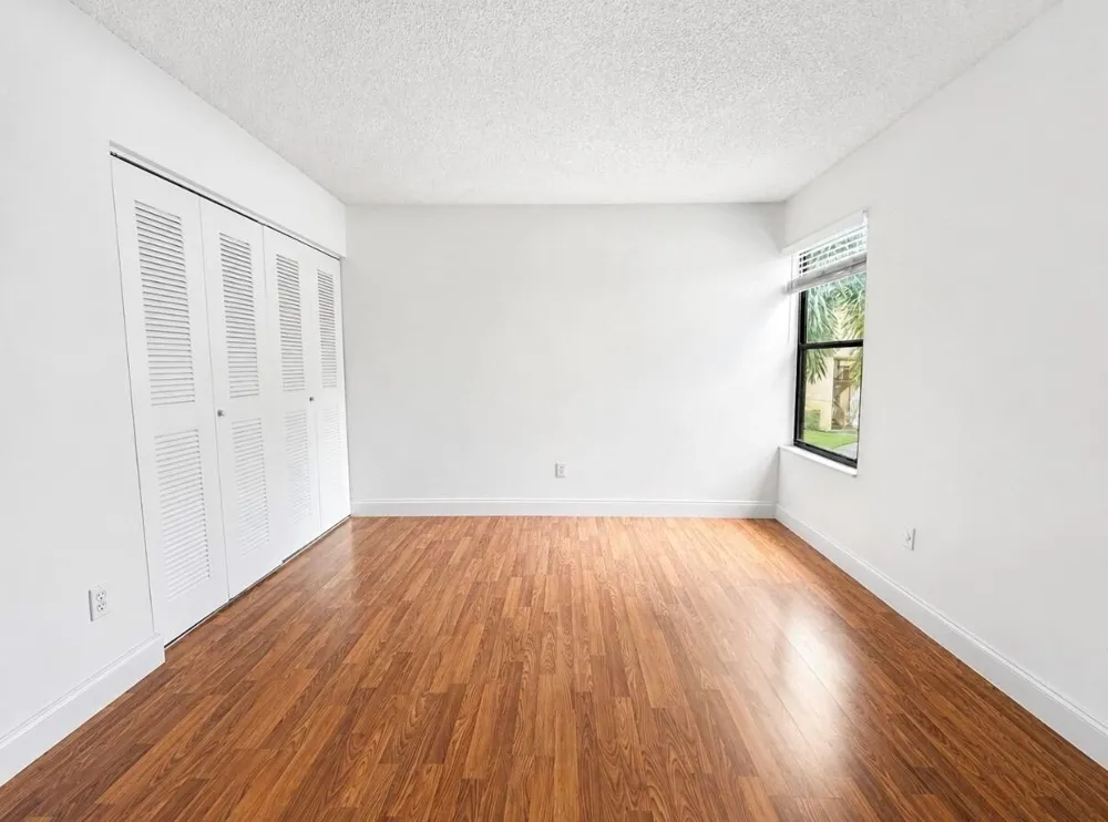 206 Lakeview Drive E Royal Palm Beach, FL 33411