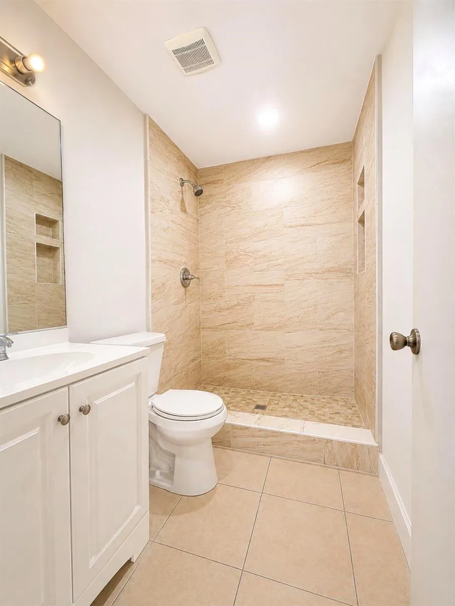 206 Lakeview Drive E Royal Palm Beach, FL 33411