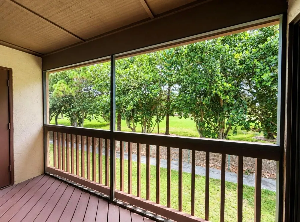 206 Lakeview Drive E Royal Palm Beach, FL 33411