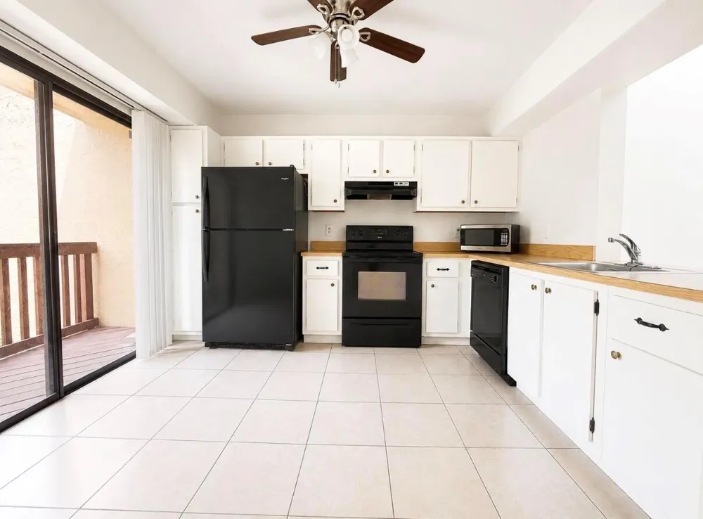 206 Lakeview Drive E Royal Palm Beach, FL 33411