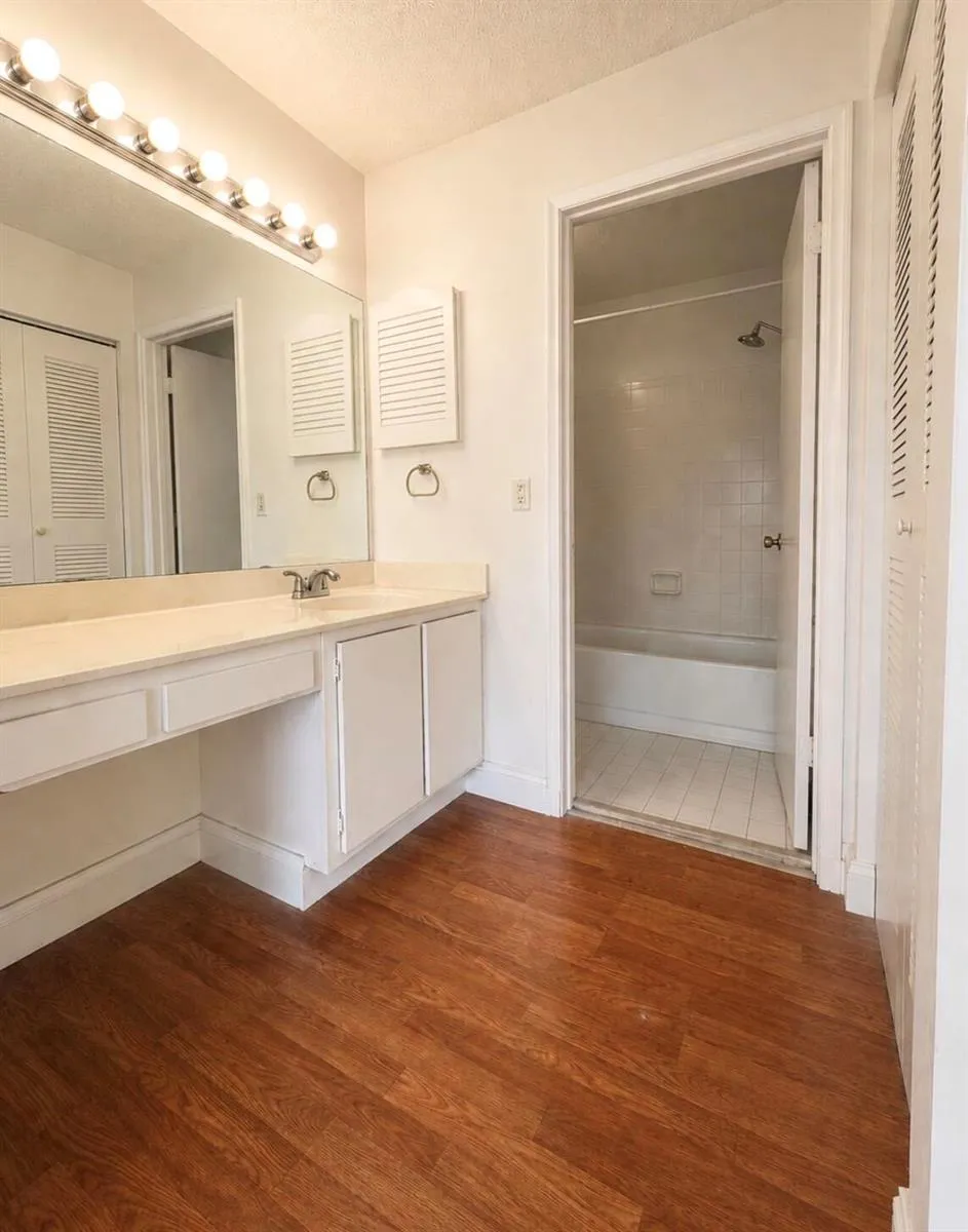 206 Lakeview Drive E Royal Palm Beach, FL 33411