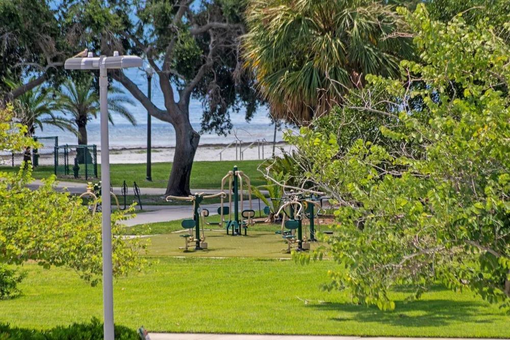1200 SHORE DRIVE NE #316 St Petersburg, FL 33701