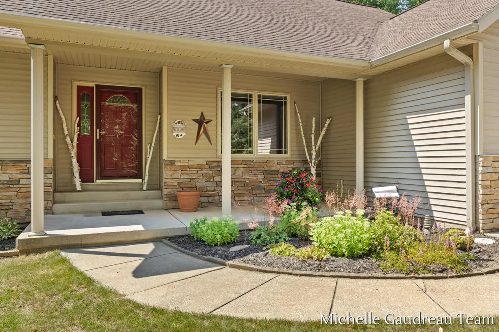 6244 Black Creek Drive Middleville, MI 49333
